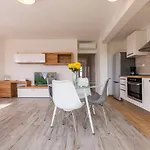 Odesa With Shared Pool Apartment Zadar