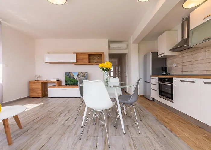 Odesa With Shared Pool Appartement Zadar