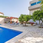 Odesa With Shared Pool 公寓