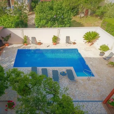 Odesa With Shared Pool דירה *