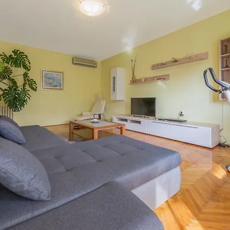 Apartment Odesa With Shared Pool
