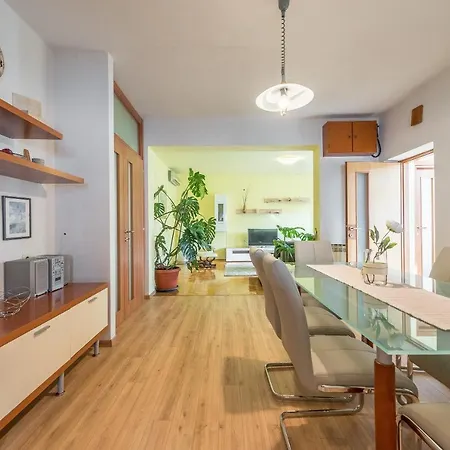 公寓 Odesa With Shared Pool *