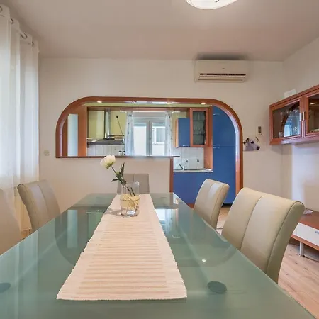 Apartment Odesa With Shared Pool