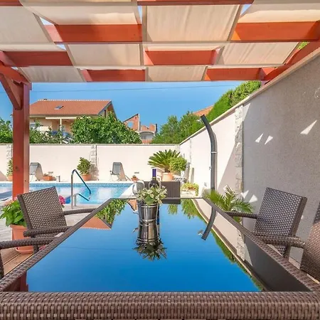 公寓 Odesa With Shared Pool *