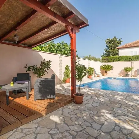 Apartment Odesa With Shared Pool