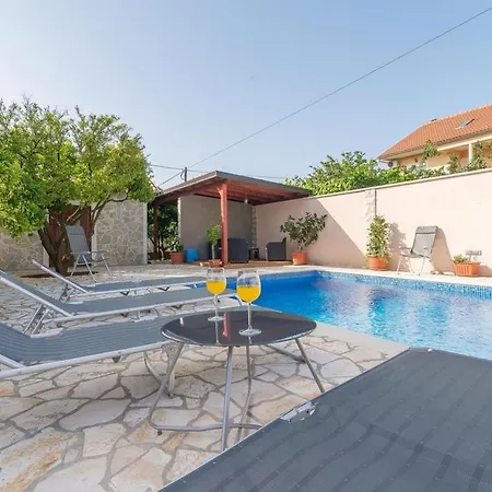 Odesa With Shared Pool Apartment Zadar