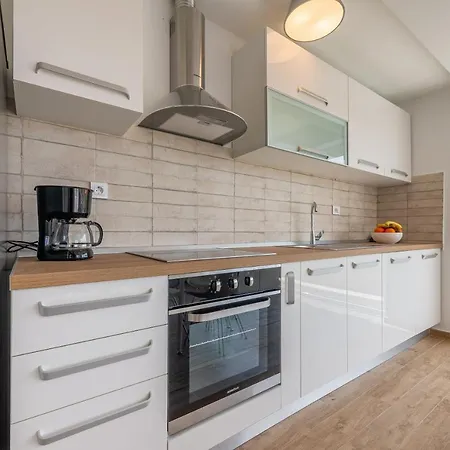 Odesa With Shared Pool Apartment *
