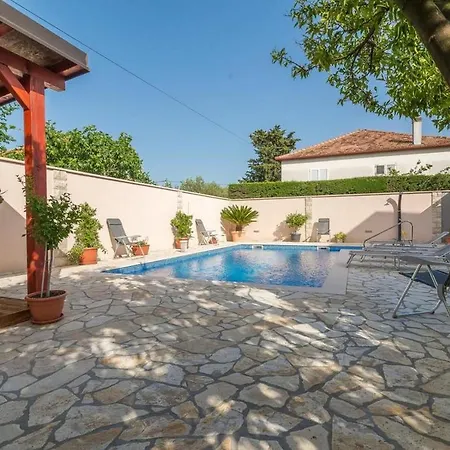 Odesa With Shared Pool Apartment Zadar