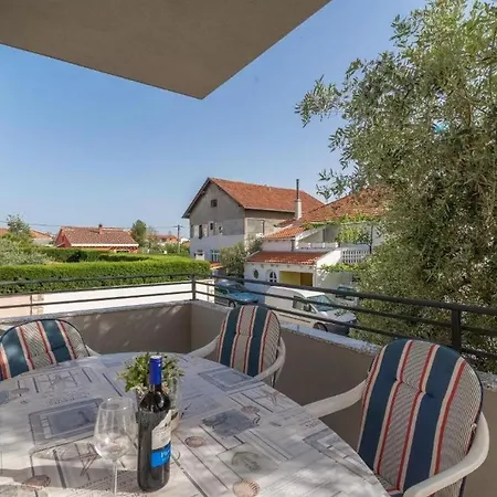 Odesa With Shared Pool Apartment *