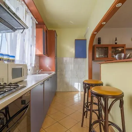 Apartment Odesa With Shared Pool Zadar