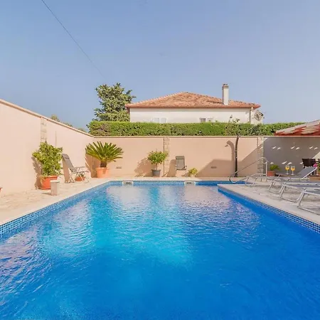 Odesa With Shared Pool * Zadar