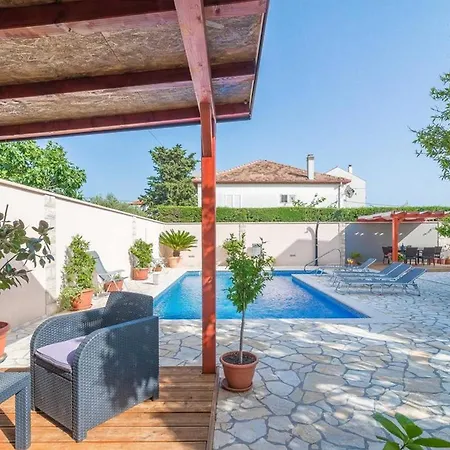Apartamento Odesa With Shared Pool Zadar