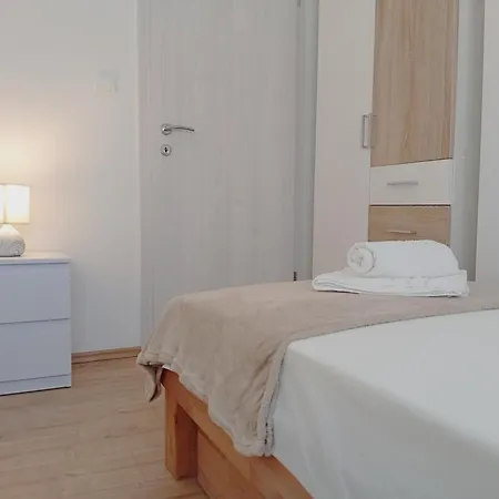 Odesa With Shared Pool Apartment *