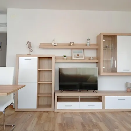Odesa With Shared Pool Apartment Zadar