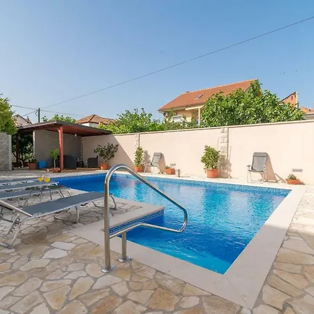 公寓 Odesa With Shared Pool *