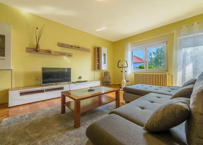 Odesa With Shared Pool Apartament