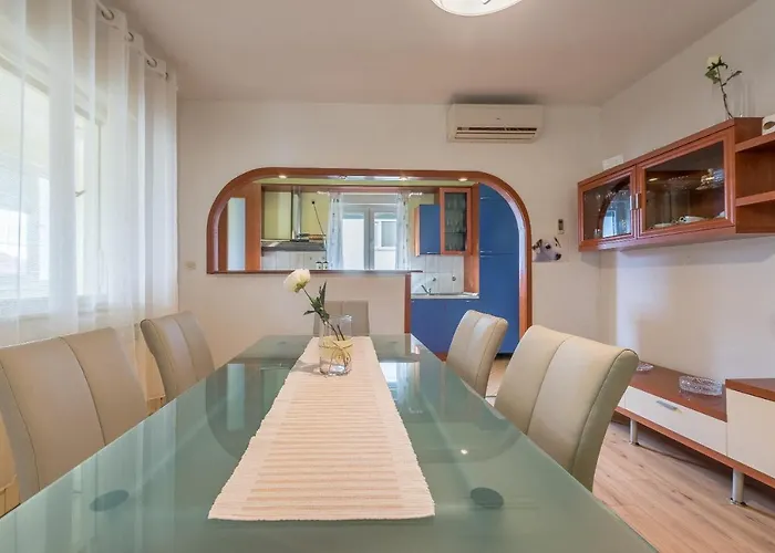 公寓 Odesa With Shared Pool