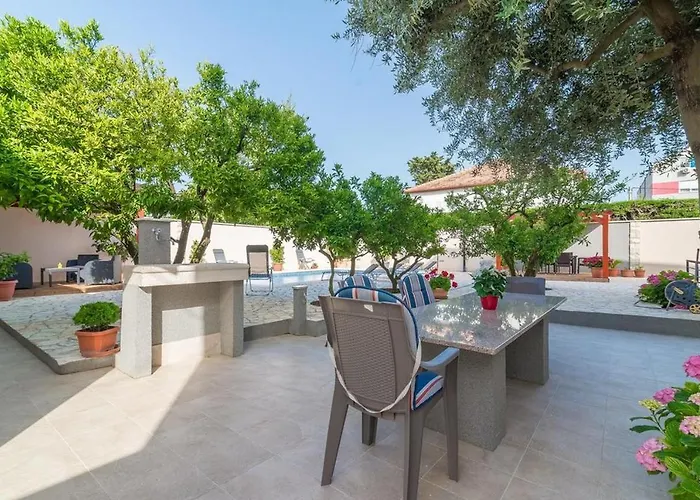 Odesa With Shared Pool * 扎达尔