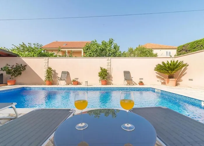 Odesa With Shared Pool * 扎达尔