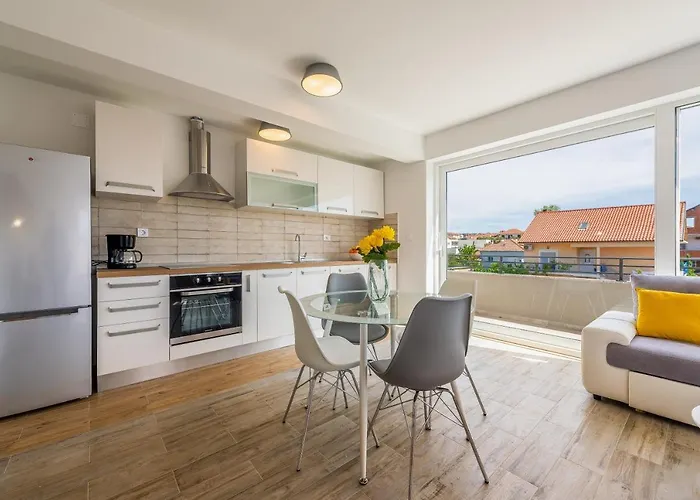 Odesa With Shared Pool Apartament