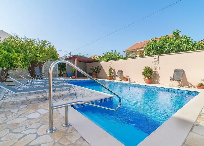 公寓 Odesa With Shared Pool 扎达尔